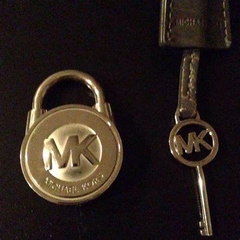 michael kors hamilton lock and key